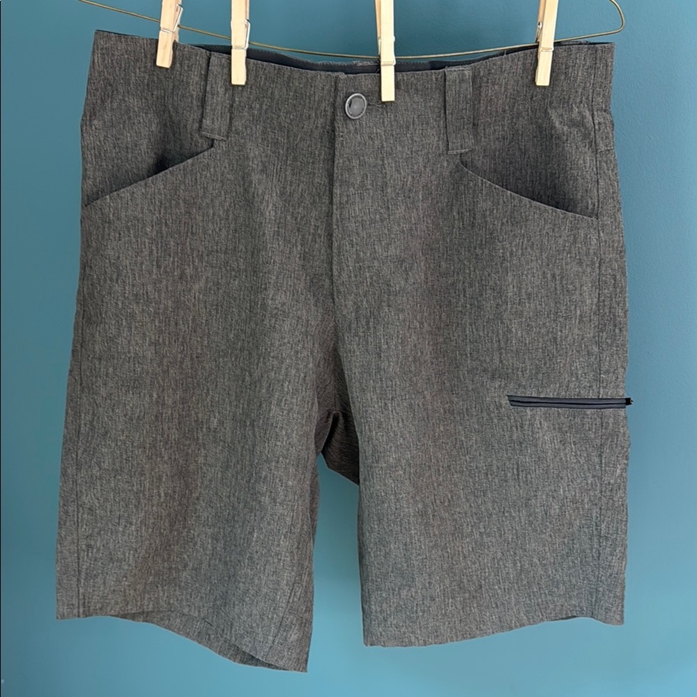 ZeroXposur Men's Charcoal Flat Front Shorts